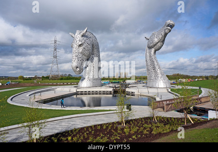 Die Kelpies in The Helix neben dem Eingang zu den Forth & Clyde Kanal aus Schottland River Carron Falkirk Stockfoto