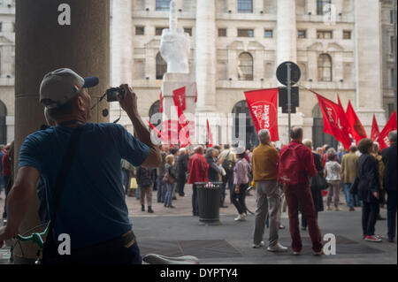 Mailand, Lombardei, Italien. 23. April 2014. während der Präsentation von Italiens Tsipras Liste in Piazza Affari (Mailänder Börse), am 23. April 2014. © Adamo Di Loreto/NurPhoto/ZUMAPRESS.com/Alamy Live-Nachrichten Stockfoto