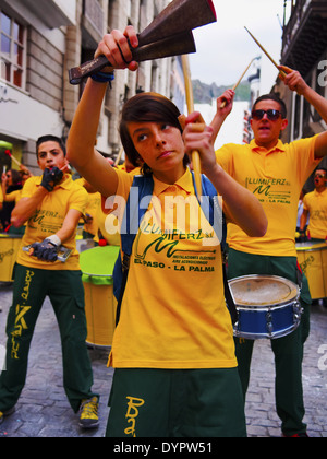 Unbekannte Menschen genießen den Karneval in Santa Cruz De La Palma auf 2. März 2014, Kanarische Inseln, Spanien. Stockfoto