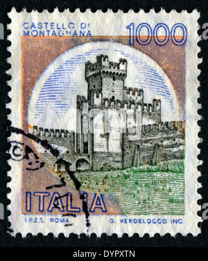 Italien - CIRCA 1980: Eine Briefmarke gedruckt in Italien aus der "Schlösser"-Ausgabe zeigt Montagnana Burg, Padua, circa 1980. Stockfoto