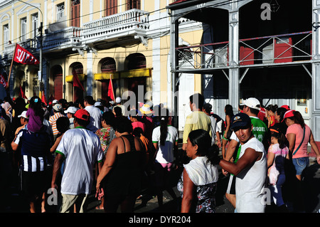 Cruxifixion-National Strike - Plaza de Armas in IQUITOS. Abteilung von Loreto. Peru Stockfoto