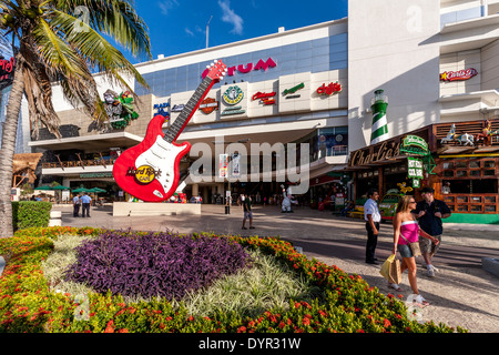 Plaza Forum Shopping-Mall, Cancún, Quintana Roo, Mexiko Stockfoto