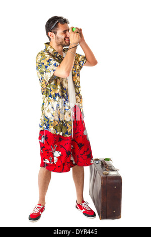 eine junge, attraktive Männchen in einem bunten Outfit bereit, als Stereotyp Tourist Reisen Stockfoto