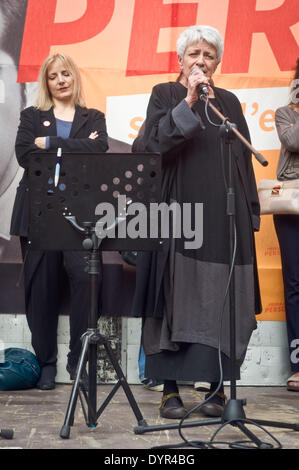 Mailand, Lombardei, Italien. 23. April 2014. Barbara Spinelli während der Präsentation von Italiens Tsipras Liste in Piazza Affari (Mailänder Börse), am 23. April 2014. © Adamo Di Loreto/NurPhoto/ZUMAPRESS.com/Alamy Live-Nachrichten Stockfoto