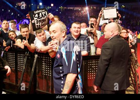 Manchester, UK. 24. April 2014. Phil Taylor in Aktion während rund 12 der Premier League Darts von Phones 4u Arena. Bildnachweis: Aktion Plus Sport/Alamy Live-Nachrichten Stockfoto