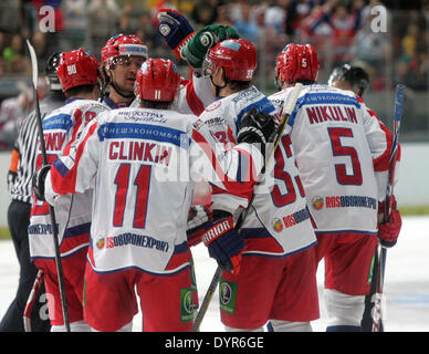 München, Deutschland. 24. April 2014. Freude der russischen Mannschaft nach dem ersten Tor. Hockey Euro Challenge, Deutschland Vs Russland, 24. April 2014, Olympia-Eishalle, München, als Vorbereitung für die IIHF World Championship spielte dieses challenge.against die Teams aus Russland, Frankreich und Finnland. © Wolfgang Fehrmann/Wolfgang Fehrmann/ZUMAPRESS.com/Alamy Live-Nachrichten Stockfoto