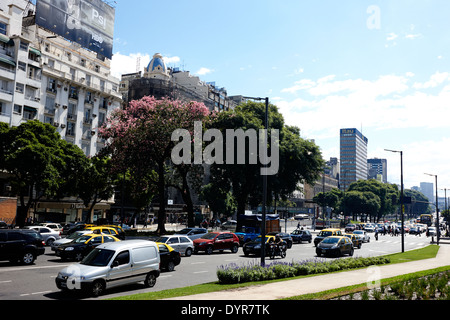 beschäftigt Verkehr an der Avenida 9 de Julio Buenos Aires Argentinien Stockfoto