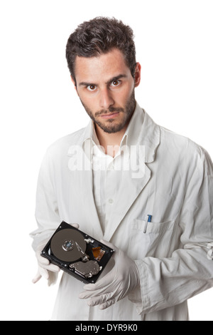 ein Techniker tragen Laborkittel halten einer Festplattenlaufwerks Stockfoto