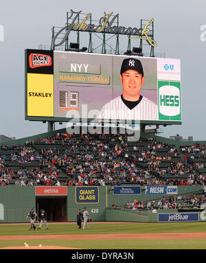 Boston, USA. 22. April 2014. Masahiro Tanaka (Yankees) MLB: Ein Bild von Masahiro Tanaka von der New York Yankees ist auf dem Bildschirm vor der Major League Baseball Spiel gegen die Boston Red Sox im Fenway Park in Boston, USA gezeigt. © AFLO/Alamy Live-Nachrichten Stockfoto