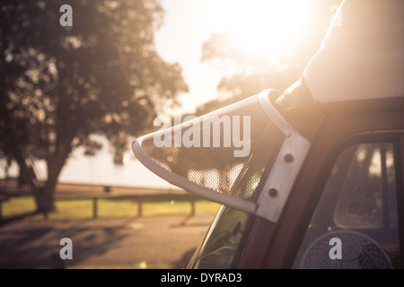 Einen alten VW Camper van fotografiert am frühen Abend Stockfoto