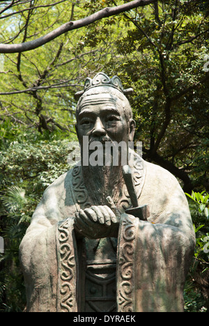 Confucuis-Statue im Tempel Yushima Seido, Tokio, Japan Stockfoto