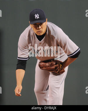 Boston, USA. 22. April 2014. Masahiro Tanaka (Yankees) MLB: Masahiro Tanaka von der New York Yankees blickt auf während der Major League Baseball Spiel gegen die Boston Red Sox im Fenway Park in Boston, USA. © AFLO/Alamy Live-Nachrichten Stockfoto