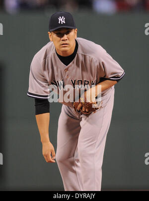 Boston, USA. 22. April 2014. Masahiro Tanaka (Yankees) MLB: Masahiro Tanaka von der New York Yankees blickt auf während der Major League Baseball Spiel gegen die Boston Red Sox im Fenway Park in Boston, USA. © AFLO/Alamy Live-Nachrichten Stockfoto