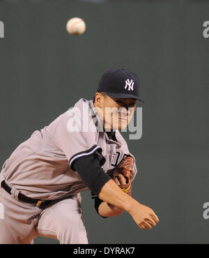 Boston, USA. 22. April 2014. Masahiro Tanaka (Yankees) MLB: Masahiro Tanaka von der New York Yankees Stellplätze gegen die Boston Red Sox in der Major League Baseball Game im Fenway Park in Boston, USA. © AFLO/Alamy Live-Nachrichten Stockfoto