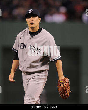 Boston, USA. 22. April 2014. Masahiro Tanaka (Yankees) MLB: Masahiro Tanaka von der New York Yankees blickt auf während der Major League Baseball Spiel gegen die Boston Red Sox im Fenway Park in Boston, USA. © AFLO/Alamy Live-Nachrichten Stockfoto