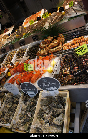 Meeresfrüchte in einer französischen Fischmarkt zu verkaufen Stockfoto