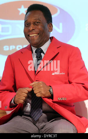 Sao Paulo, Brasilien. 24. April 2014. Ehemaliger Fußballspieler Edson Arantes Do Nascimento, besser bekannt als Pele, beteiligt sich an der ersten Sitzung von Sportmanagement am Convention Center von Torre Santander, in Sao Paulo, Brasilien, am 24. April 2014. © Rahel Patras/Xinhua/Alamy Live-Nachrichten Stockfoto