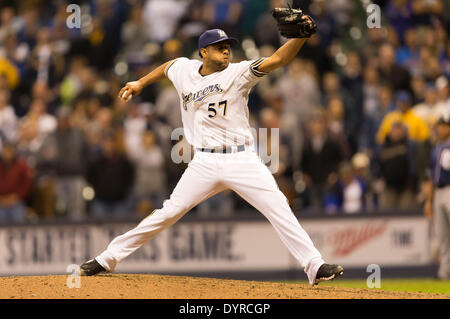 Milwaukee, Wisconsin, USA. 23. April 2014. 23. April 2014: Milwaukee Brewers Relief Pitcher Francisco Rodriguez #57 liefert einen Stellplatz in der Major League Baseball Spiel zwischen den Milwaukee Brewers und den San Diego Padres im Miller Park in Milwaukee, Wisconsin. Brauer besiegte Padres 5-2. John Fisher/CSM/Alamy Live-Nachrichten Stockfoto