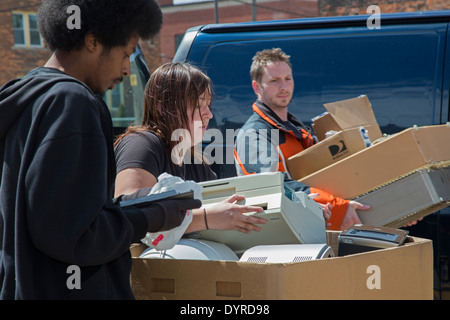 Detroit, Michigan - alte und unerwünschte elektronische Elemente werden gesammelt für das recycling an der Wayne State University. Stockfoto