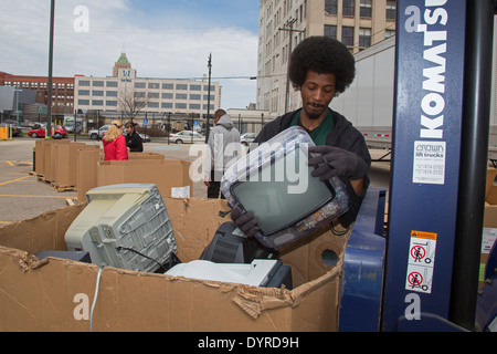 Detroit, Michigan - alte und unerwünschte elektronische Elemente werden gesammelt für das recycling an der Wayne State University. Stockfoto