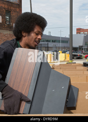 Detroit, Michigan - alte und unerwünschte elektronische Elemente werden gesammelt für das recycling an der Wayne State University. Stockfoto