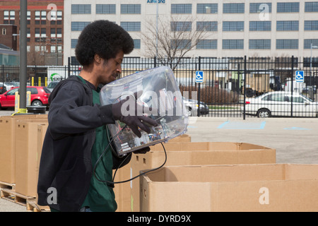 Detroit, Michigan - alte und unerwünschte elektronische Elemente werden gesammelt für das recycling an der Wayne State University. Stockfoto