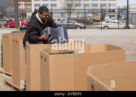 Detroit, Michigan - alte und unerwünschte elektronische Elemente werden gesammelt für das recycling an der Wayne State University. Stockfoto