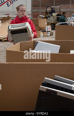 Detroit, Michigan - alte und unerwünschte elektronische Elemente werden gesammelt für das recycling an der Wayne State University. Stockfoto