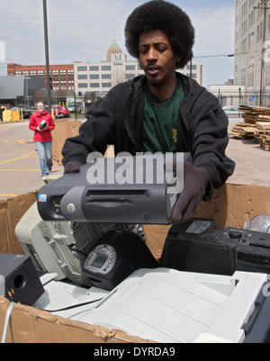 Detroit, Michigan - alte und unerwünschte elektronische Elemente werden gesammelt für das recycling an der Wayne State University. Stockfoto