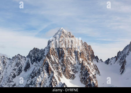 Schneebedeckte Berge, die von der Spitze des Grand Montets Gondelstation gesehen. Stockfoto