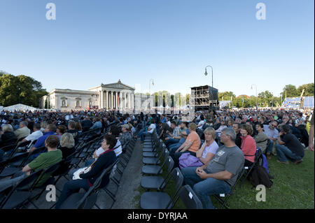 Der Adler auf der Pinakothek in München, 2011 Stockfoto