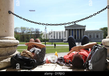 Warmen Frühlingstag auf Pinakothek in München, 2012 Stockfoto