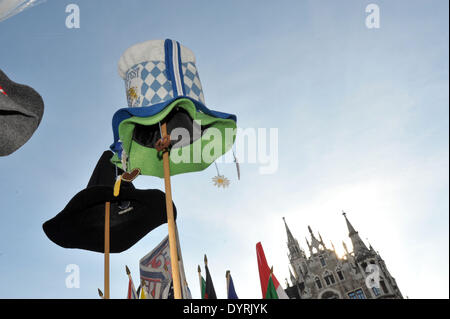 Fußgänger an einem milden Wintertag in München 2012 Stockfoto