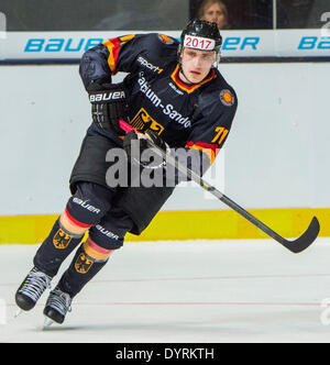 München, Deutschland. 24. April 2014. Deutschlands Leon Draisaitl während der Euro Hockey Challenge international Ice Hockey match zwischen Deutschland und Russland in München, Deutschland, 24. April 2014. Foto: Marc Müller/Dpa/Alamy Live News Stockfoto