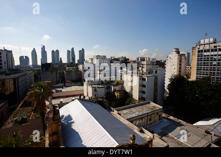 mit Blick auf Dächer in Montserrat in Richtung Puerto Madero-Buenos Aires-Argentinien Stockfoto