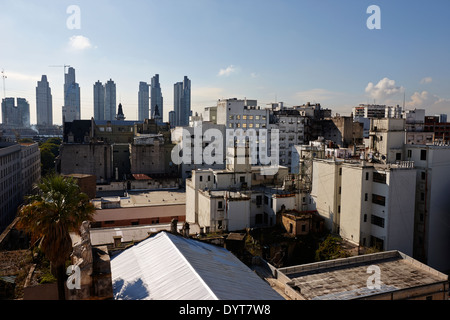 mit Blick auf Dächer in Montserrat in Richtung Puerto Madero-Buenos Aires-Argentinien Stockfoto