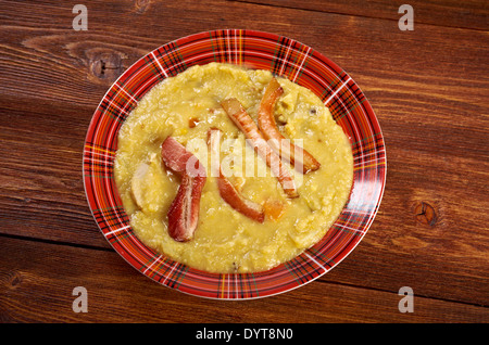 Artsoppa Erbsensuppe - Ärtsoppa. Traditionelle schwedische Küche Teller Stockfoto