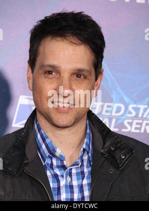 New York, New York, USA. 24. April 2014. Schauspieler RALPH MACCHIO besucht die New Yorker Premiere von "The Amazing Spider-Man 2" im Ziegfeld Theater statt. Bildnachweis: Nancy Kaszerman/ZUMAPRESS.com/Alamy Live-Nachrichten Stockfoto