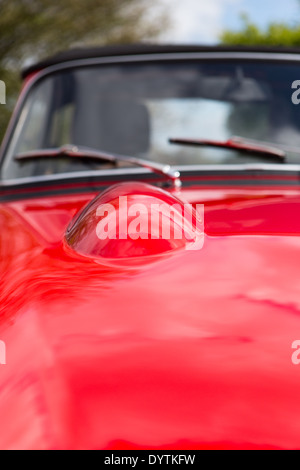 Eine vollständig restaurierte rote Triumph TR4a-Sportwagen Stockfoto