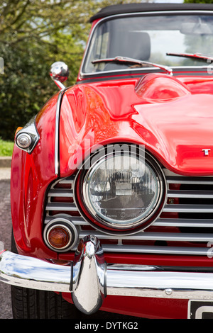 Eine vollständig restaurierte rote Triumph TR4a-Sportwagen Stockfoto