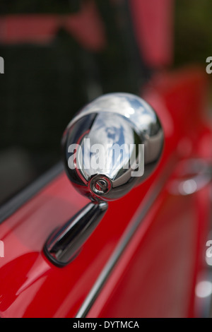 Eine vollständig restaurierte rote Triumph TR4a-Sportwagen Stockfoto