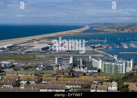 Blick Richtung Chesil Beach vom oberen Rand der Isle of Portland, Dorset, Großbritannien Stockfoto