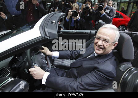 Martin Winterkorn in einem VW Cabrio Stockfoto