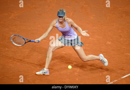 Stuttgart, Deutschland. 25. April 2014. Russlands Maria Sharapova in Aktion gegen Polens Agnieszka Radwanska in das Viertelfinale des WTA-Tennis-Turnier in Stuttgart, Deutschland, 25. April 2014. Bildnachweis: DANIEL MAURER/Dpa Alamy Live News Stockfoto