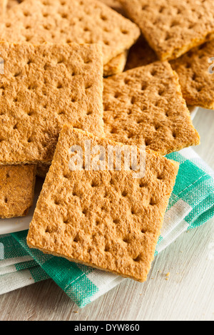 Gesunden Honig Graham Cracker auf einem Teller Stockfoto