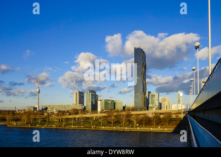 Wien, Danube City, DC-Tower, Dominique Perrault, Reichsbruecke, Österreich, 22. zu überbrücken. Bezirk, Donaucity Stockfoto