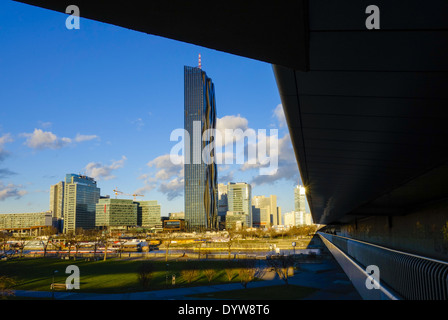 Wien, Danube City, DC-Tower, Dominique Perrault, Reichsbruecke, Österreich, 22. zu überbrücken. Bezirk, Donaucity Stockfoto