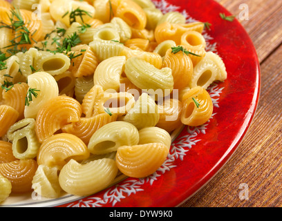 Nahaufnahme der bunten italienischen Conchiglie Gourmet-pasta Stockfoto