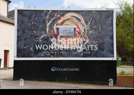 Neue Lurpak Cooking Bereich Werbung Plakatwand am Straßenrand bauseits JCDecaux in Newport South Wales UK Stockfoto