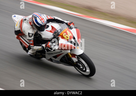 britische Superbike Beschleunigung um Oulton Park Rennstrecke bei einem Trainingstag auf der 25.04.2014 Stockfoto